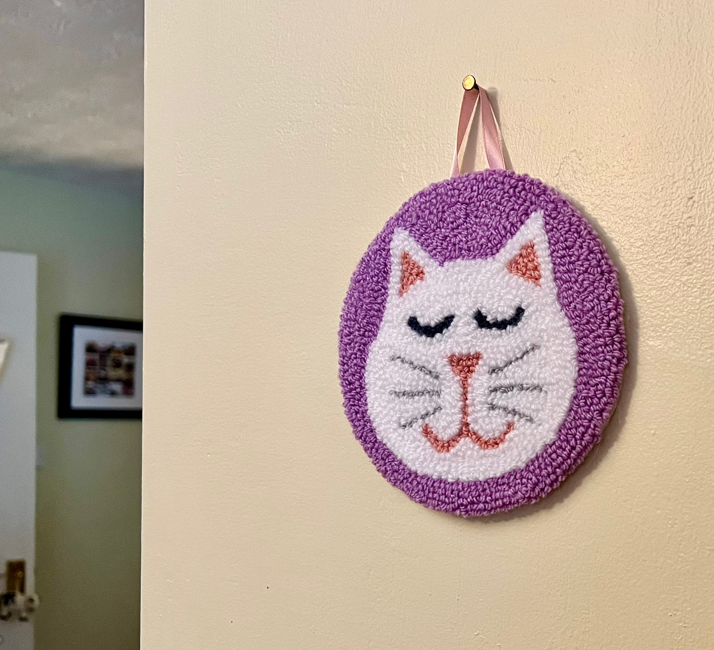 Cat on a Mat! Cute and adorable white kitty wall hanging